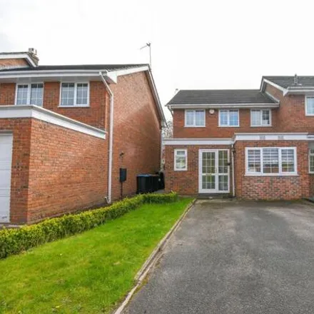 Buy this 3 bed duplex on Old Farm Close in Willaston, CH64 1TX