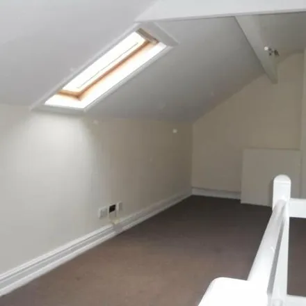 Image 4 - Burton Avenue, Leeds, LS11 5ET, United Kingdom - House for rent