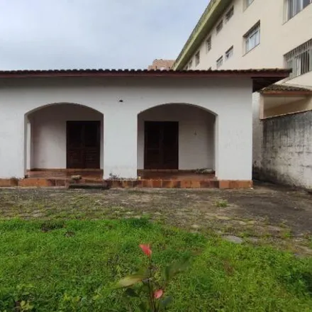 Rent this 4 bed house on Rua Leopoldino Araújo in Jardim Mosteiro, Itanhaem - SP