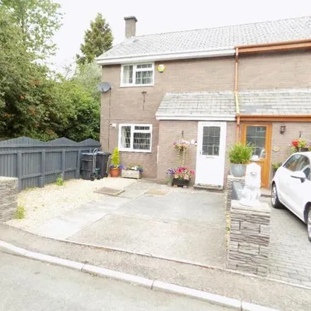 Buy this 2 bed townhouse on Edmunds Close in Cwmcelyn, NP13 3NG