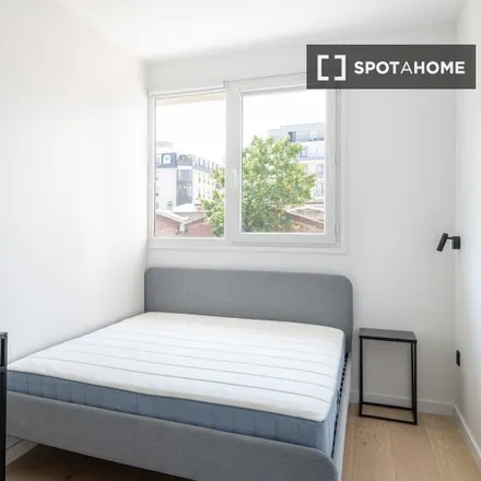 Rent this 3 bed room on 52 Rue Pierre Bérégovoy in 92110 Clichy, France