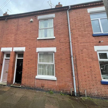 Rent this 3 bed townhouse on Cradock Road in Leicester, LE2 1TD