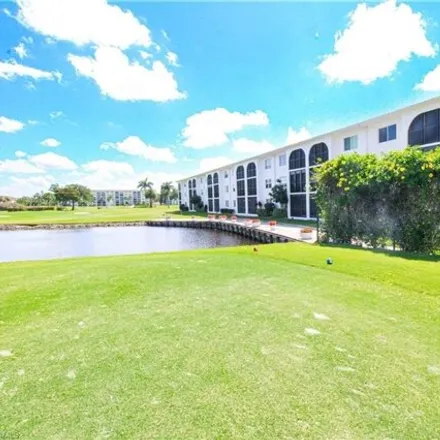 Image 3 - 71 Highpoint Circle North, Collier County, FL 34103, USA - Condo for sale
