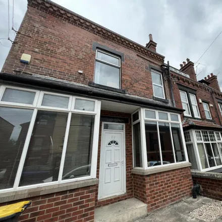 Rent this 6 bed duplex on Ash Road in Leeds, LS6 3JF
