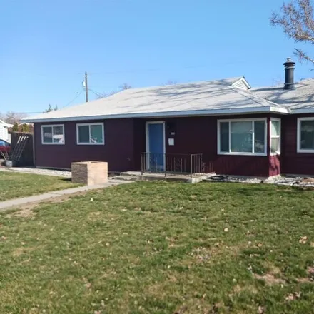Buy this 4 bed house on 800 Chestnut Avenue in Richland, WA 99354