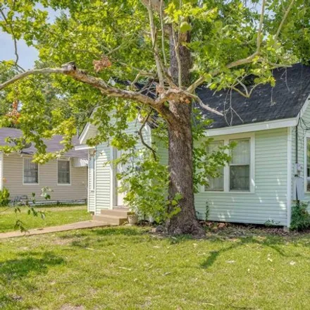 Buy this studio house on Antique Alley in 1027 Pine Street, West Monroe