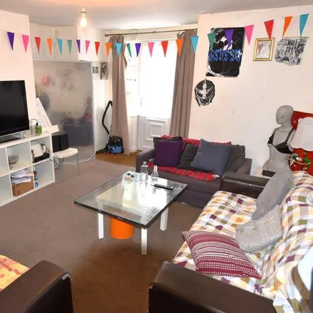 Rent this 6 bed townhouse on Brudenell Street in Leeds, LS6 1HP