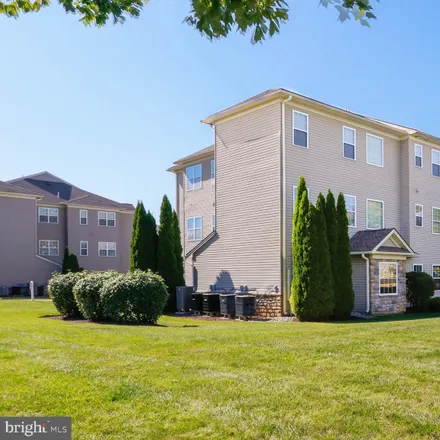 Image 2 - 6715 Pioneer Drive, Lower Macungie Township, PA 18062, USA - Condo for sale