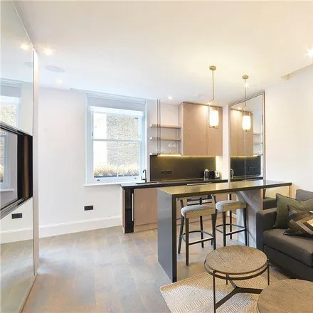 Rent this studio apartment on 17 Cresswell Gardens in London, SW5 0BQ