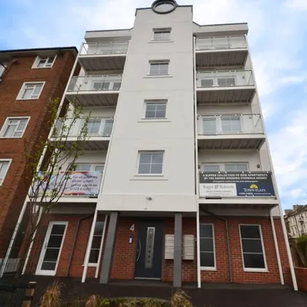 Rent this 2 bed apartment on The Avenue in Eastbourne, BN21 3YB