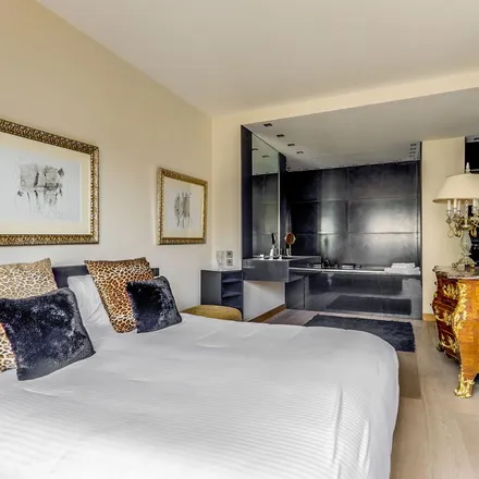 Rent this 2 bed apartment on 16 Avenue Montaigne in 75008 Paris, France