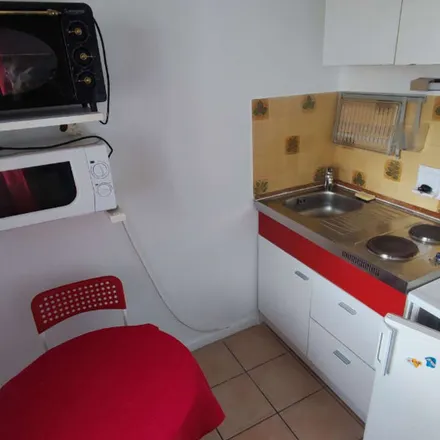 Rent this 1 bed apartment on 10 Rue Philippe Marcombes in 63000 Clermont-Ferrand, France