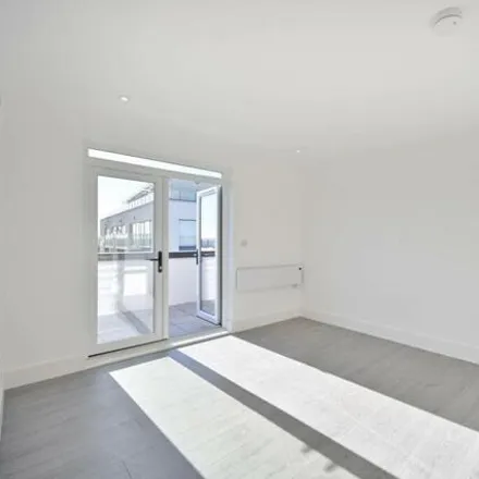 Image 3 - Milner Road, London, SW19 3AB, United Kingdom - Apartment for sale