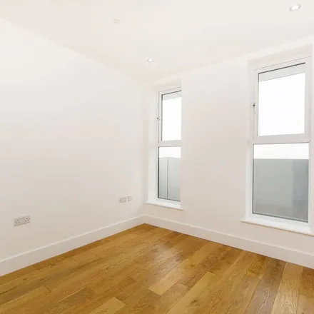 Rent this 2 bed apartment on unnamed road in London, SM1 4FW