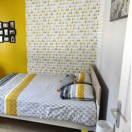 Rent this 4 bed house on 49170 Saint-Martin-du-Fouilloux