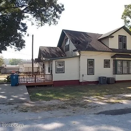 Image 4 - 1003 Cherokee Avenue, Seneca, Newton County, MO 64865, USA - House for sale