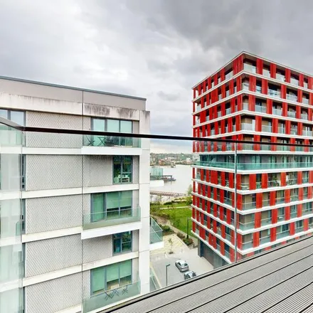 Image 4 - 41 Royal Crest Avenue, London, E16 2TG, United Kingdom - Apartment for rent