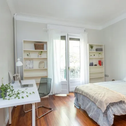 Rent this 6 bed room on Sky-Tech in Carrer de Còrsega, 376