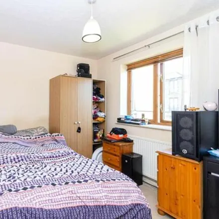 Image 4 - Marine Court, Fenny Stratford, MK6 5LW, United Kingdom - Apartment for sale