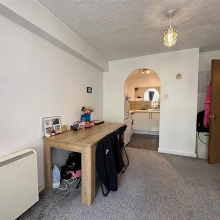 Rent this 1 bed apartment on Beechfield School in Sussex Road, North Watford