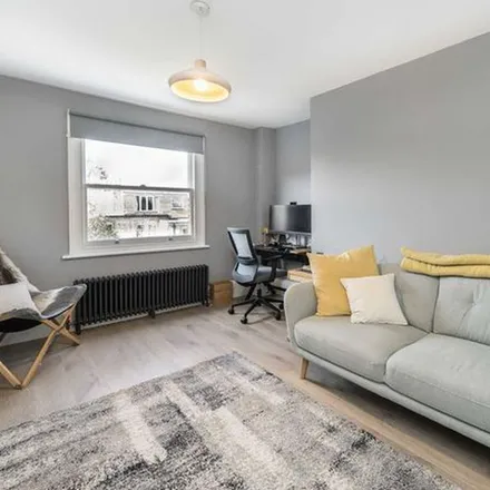 Rent this 5 bed apartment on Esmond Road in London, W4 1JD