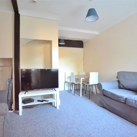 Rent this 5 bed apartment on Saint Catherine Street in Gloucester, GL1 2BX