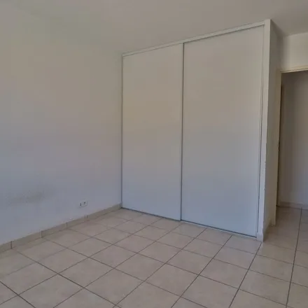 Rent this 3 bed apartment on 49 Boulevard Gambetta in 30220 Aigues-Mortes, France