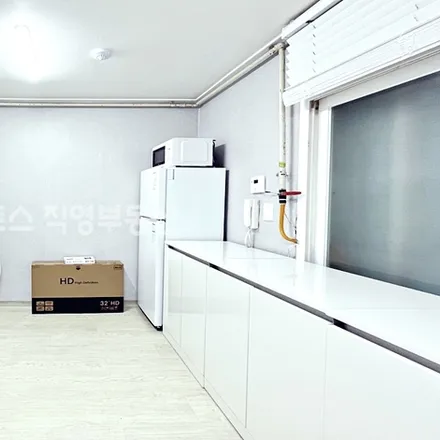 Rent this studio apartment on 서울특별시 관악구 봉천동 1686-19