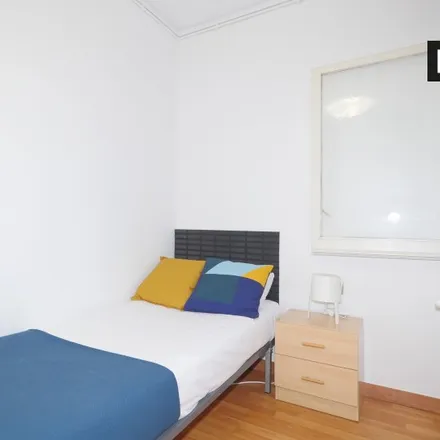 Rent this 5 bed room on Carrer de Roger de Flor in 157, 08013 Barcelona