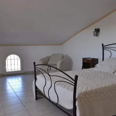 Rent this 2 bed house on Route de Varages in 83560 La Verdière, France