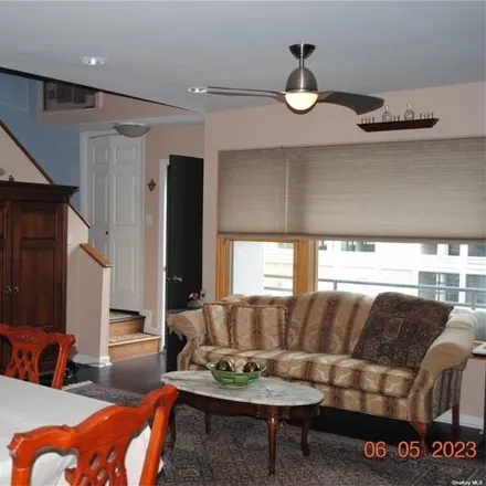 Image 4 - Sea Breeze Co-Op Townhouses, 165 East Broadway, City of Long Beach, NY 11561, USA - Townhouse for sale
