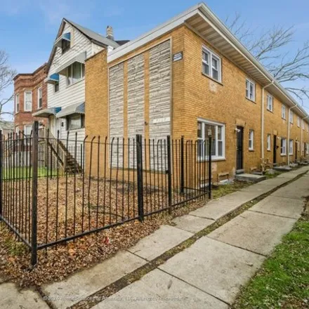 Buy this 2 bed house on 7007 South East End Avenue in Chicago, IL 60649