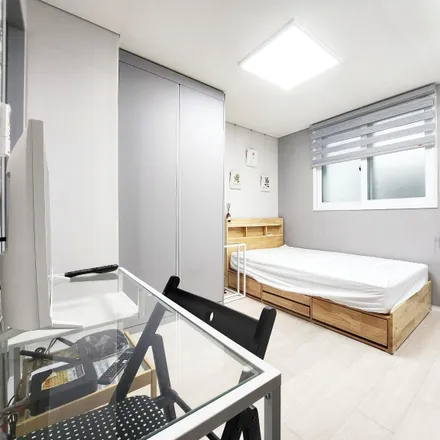 Rent this studio apartment on 107-31 Nonhyeon-dong in Gangnam-gu, Seoul