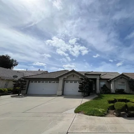Rent this 3 bed house on 520 West Fallbrook Avenue in Clovis, CA 93611