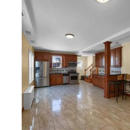 Image 4 - 121 South 10th Avenue, West Mount Vernon, City of Mount Vernon, NY 10550, USA - House for sale