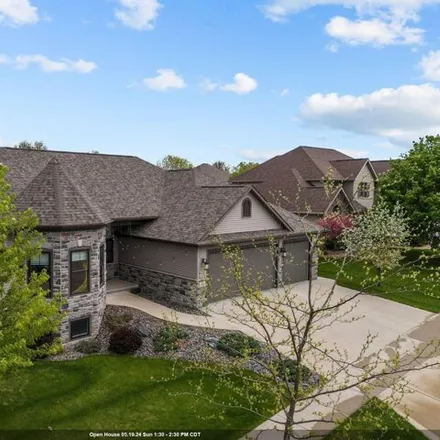 Buy this 6 bed house on 5514 North Summerland Drive in Appleton, WI 54913