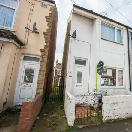 Rent this 2 bed townhouse on Essex Street in Hull, HU4 6PR