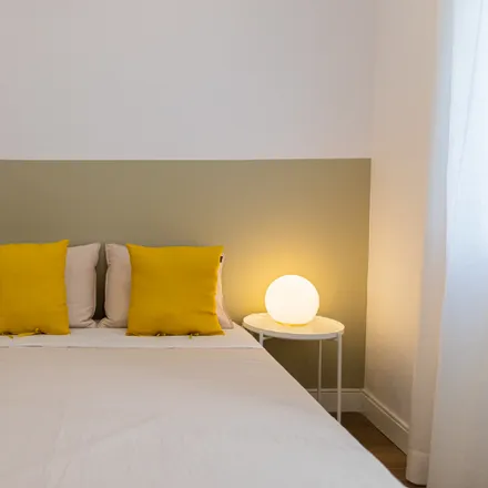 Rent this 6 bed room on Carrer d'Espiell in 15, 08031 Barcelona