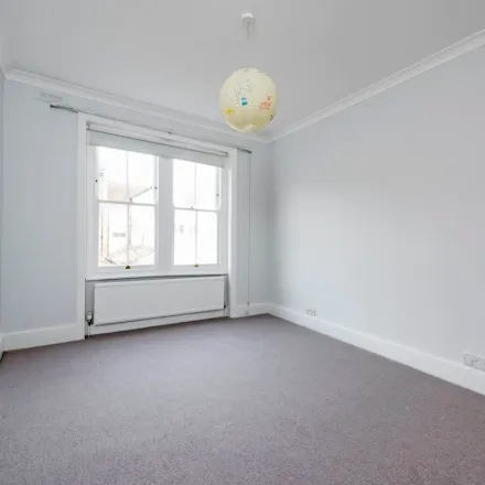 Image 4 - 134 Battersea Park Road, London, SW11 4LY, United Kingdom - Apartment for rent