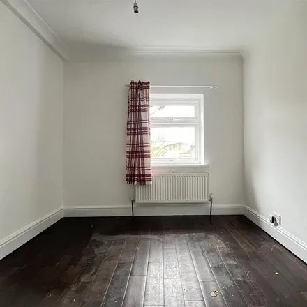 Image 7 - 9 Reading Road, London, SM1 4RW, United Kingdom - Townhouse for rent