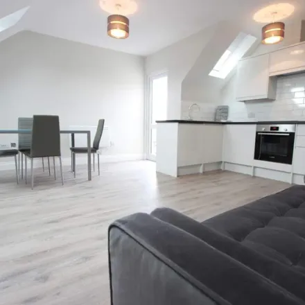 Image 5 - Oak Hill College, Chase Side, London, N14 4PS, United Kingdom - Apartment for rent