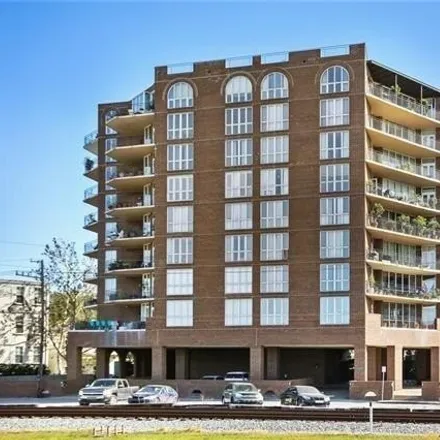 Buy this 3 bed condo on 170 Walnut Street in New Orleans, LA 70118