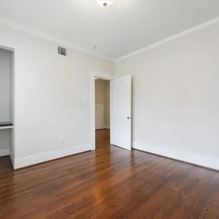 Image 9 - 1135 W Gray St Apt 1, Houston, Texas, 77019 - House for rent