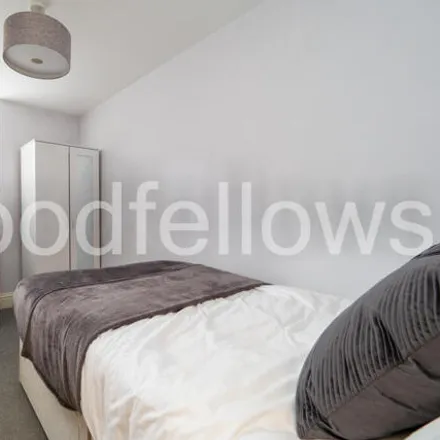 Image 7 - Earlsfield Road, London, SW18 4EL, United Kingdom - Room for rent