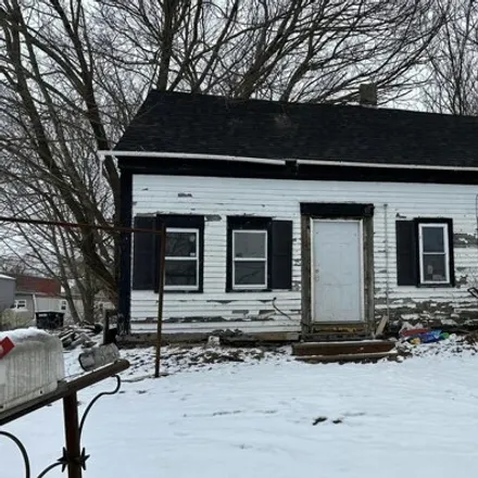 Buy this 3 bed house on 383 Pleasant Street in Rockland, ME 04841