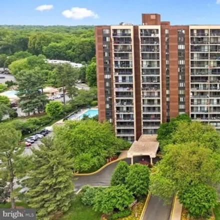 Image 4 - Chelsea Towers Apartments, 7401 Westlake Terrace, North Bethesda, MD 20817, USA - Condo for sale