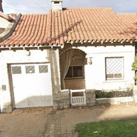 Buy this 2 bed house on Senador Manuel Castro 717 in Partido de Lomas de Zamora, Lomas de Zamora