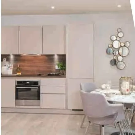 Image 3 - Highlands Avenue, London, W3 6HA, United Kingdom - Apartment for rent