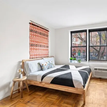 Image 2 - 171 Christopher Street, New York, NY 10014, USA - Apartment for sale