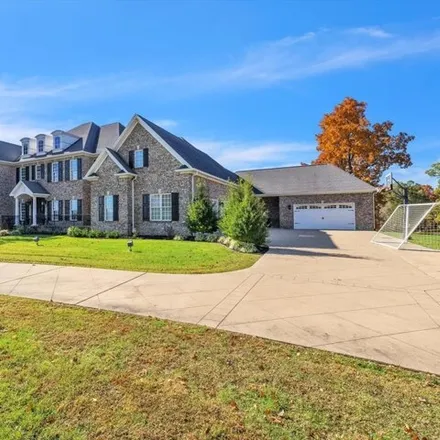 Buy this 6 bed house on 1039 Oakwood Lane in Madisonville, KY 42431